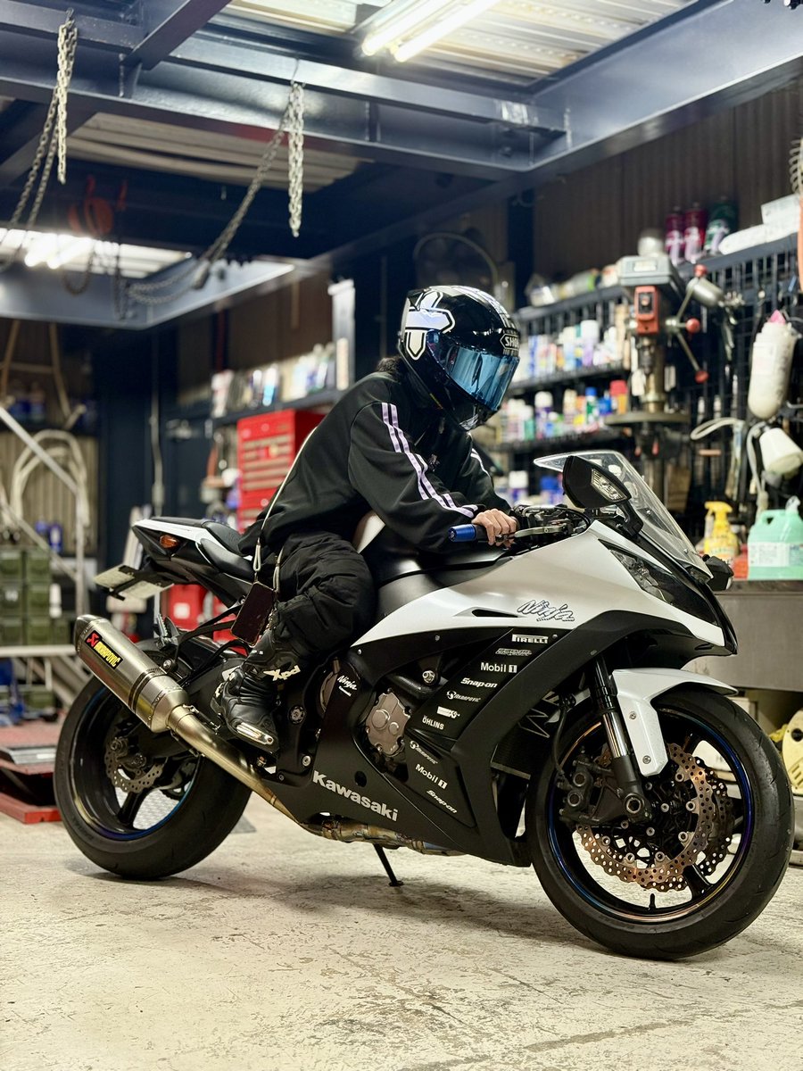 ZX-10Rカッコ良き！ ヘルメット被れば俺だってカッコよくなれるもん
