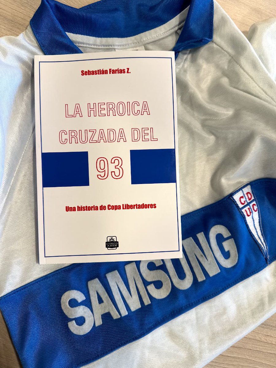 SerieBanderin's tweet photo. Hoy en @lafuriadellibro precio especial: $15.000 “LA HEROICA CRUZADA DEL 93” de Sebastián Farías @MrFariasZ, quien estará desde las 14 hrs. en stand 166 @LibrosCincoAses. Una gran crónica sobre la épica campaña de la UC donde varios de los protagonistas comparten sus vivencias. https://t.co/7OiRsatVb7