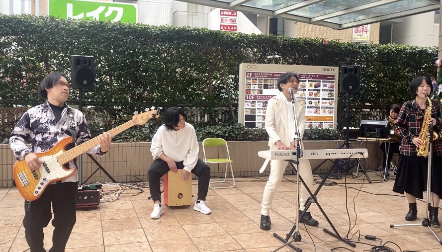 SkitchenMaco's tweet photo. 12/20 
おんまち・みぞのくちXmas LIVE
有難うございました！

肌寒い中
足を止め聴いて下さった皆様
嬉しかったです！

師走の会場が温かな空気に包まれた
2025年まこず本番納めでした！

今年の全てのライブ
一つ一つの出会いに感謝！

これからも益々
沢山の方達に届くように
音楽を奏でていきます https://t.co/XLD6tcBWR9