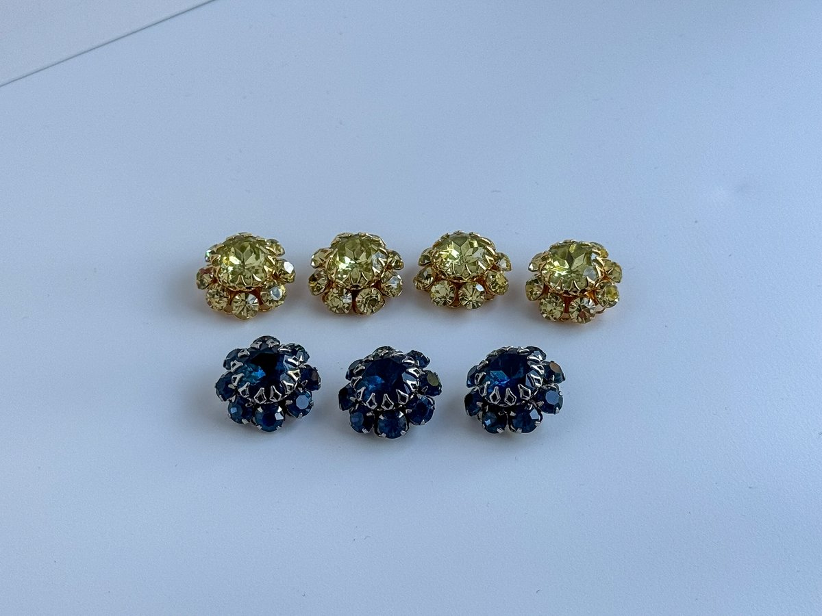 BCTogs's tweet image. Vintage Rhinestone Shank Buttons - High Sparkle Couture Dress  by MiMisBygoneAttic 
 etsy.me/498BQMl via @Etsy #vintagebuttons #buttons #rhinestone #craft #Etsy #embellishments #sparkle