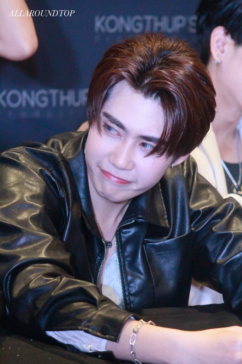 𝗮𝗿𝗼𝘂𝗻𝗱 𝘁𝗼𝗽. tweet media