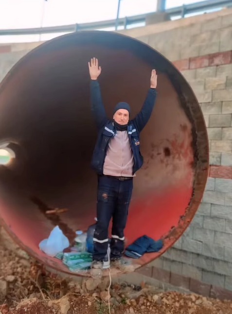 isigmeclisi's tweet image. Enver Soğancı..
46 yaşında, boru tesisatçısı..
Gaziantep Şehitkamil 6.OSB'de söküm çalışmaları esnasında borunun düşmesi sonucu toprağın altında kalarak hayatını kaybetti..