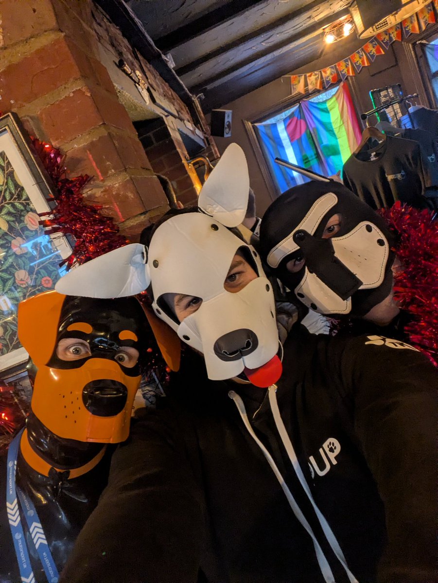 PupUriel's tweet photo. Great to be back out at the pup events @nuzzlesuk Hopefully get to a lot more in the new year! https://t.co/0VpB4WN6yI
