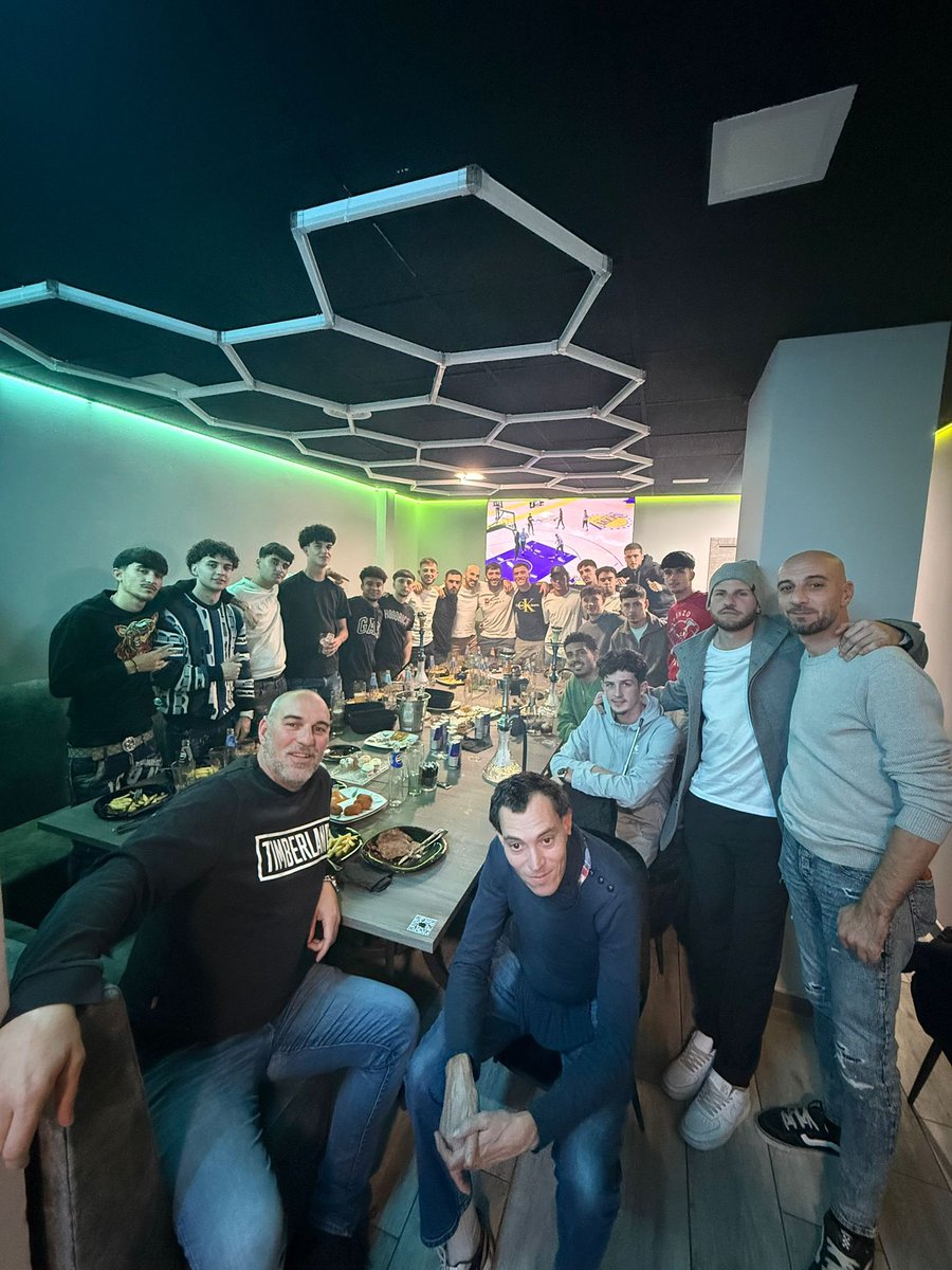 Ayer nuestro Senior A tuvo su cena anual de navidad en Infinity Smoke 29 a los cuales agradecemos su trato💚⚽️

#vamosalzola #elequipodelbarrio