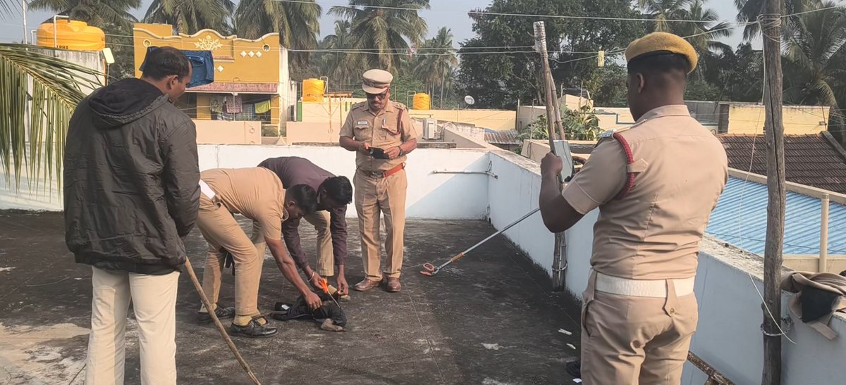 mohanvelu006's tweet photo. #TNFire #ambur Thank you so much for your swift and thoughtful action in rescuing the monkey that had become trapped inside the jerkin. 

Your prompt response not only prevented the animal from suffering further distress but also demonstrated admirable compassion and courage. https://t.co/MjcUrkxEOr