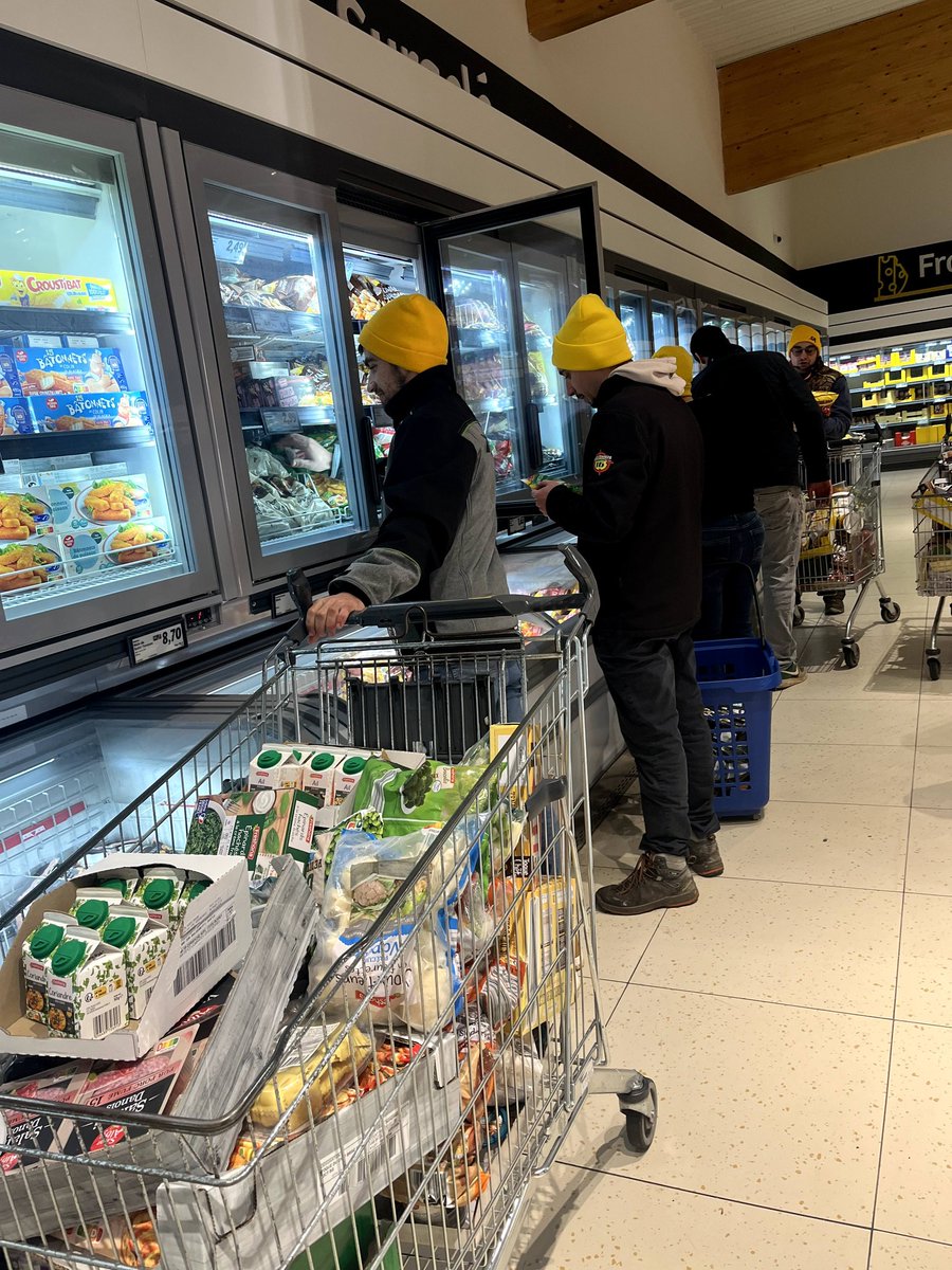 🔴STOP À LA DÉCONSOMMATION FRANÇAISE – SOUTENEZ NOS AGRICULTEURS !

Aujourd’hui, la #CR16 vous invite à ouvrir les yeux lors de vos courses de fin d’année.🎄

Nous sommes loin du compte : trop de produits vendus dans nos magasins sont d’origine étrangère ou inconnue, alors que 