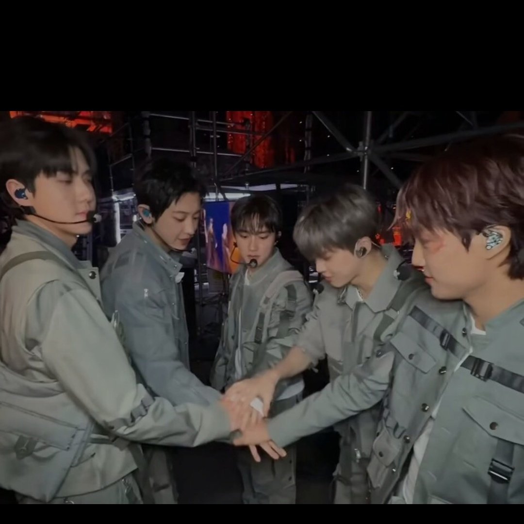 استیج گرون 💸💸

EXO THE MOMENT 
#EXO_MMA2025 
#엑소_2025멜론뮤직어워드 
<a href="/weareoneEXO/">EXO</a>