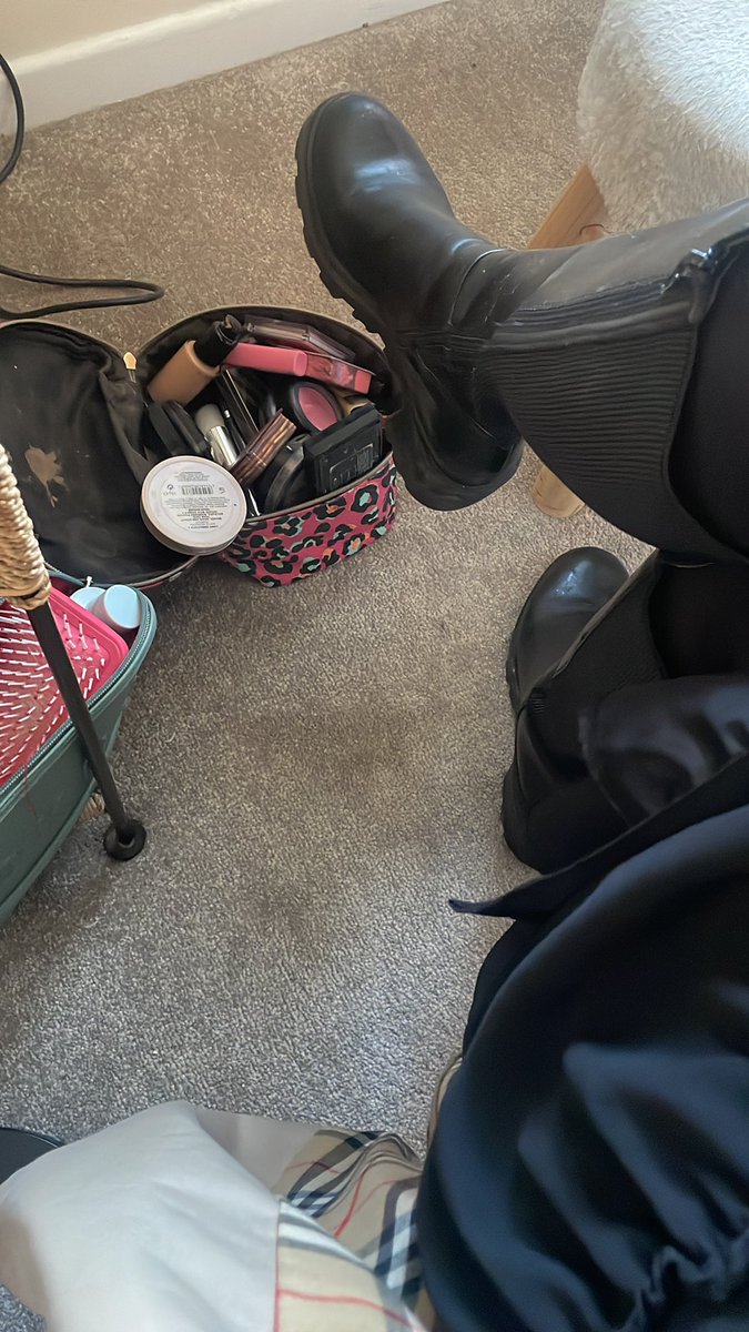 Mistr3ss2's tweet image. Say hi to my boots