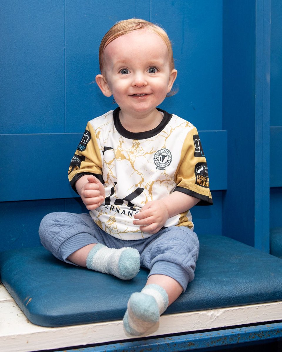 Shelliott10's tweet image. Proud Daddy moment 🥹💙

Ríoghán loving his new &amp;amp; first @FinnHarpsFC jersey 🥰