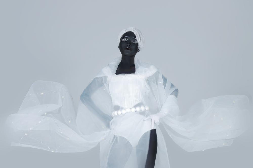 「盛れるとか盛れないとかそういう問題ちゃうねん」て言いながら黒塗りメイクした💎コス見てください