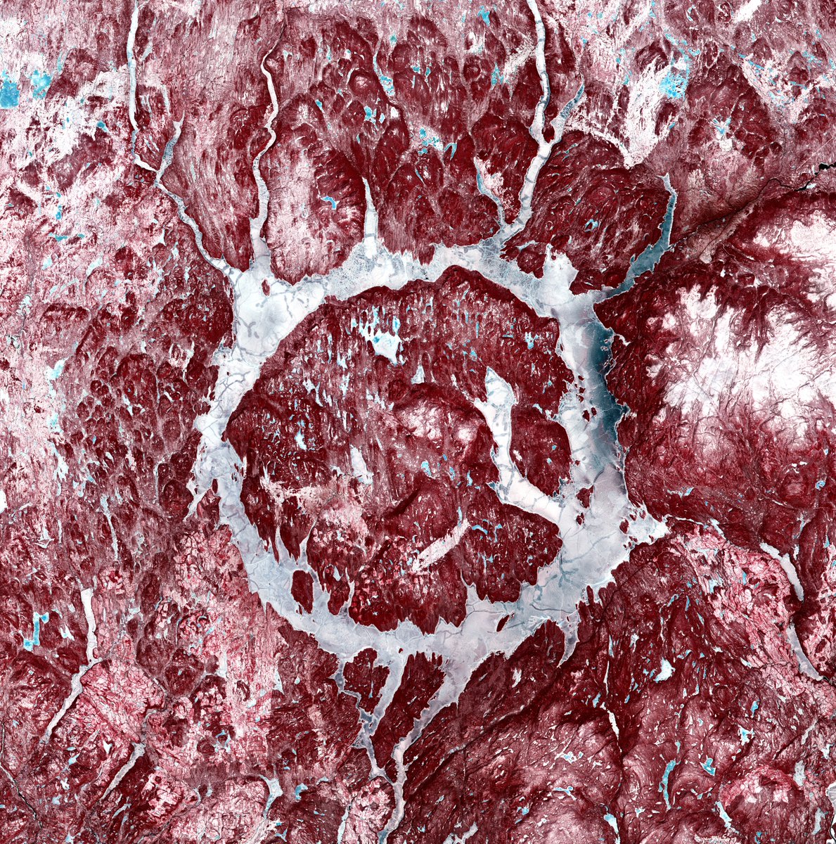 📸 This week's <a href="/ESA_EO/">ESA Earth Observation</a> #EarthFromSpace is a <a href="/CopernicusEU/">Copernicus EU</a> Sentinel-2 image of Manicouagan crater from space.🇨🇦

It was formed by a giant asteroid impact about 214 million years ago.

🔗esa.int/ESA_Multimedia…