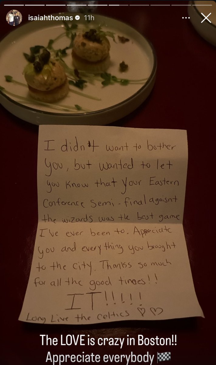 CelticsGRD's tweet image. A Celtics fan saw Isaiah Thomas out to dinner last night in Boston and left him a kind note instead of interrupting him. That’s awesome.

Being at games during those bridge years between the Big 3 and the Jays era was special.

Isaiah Thomas wasn’t a champion in Boston, but the…