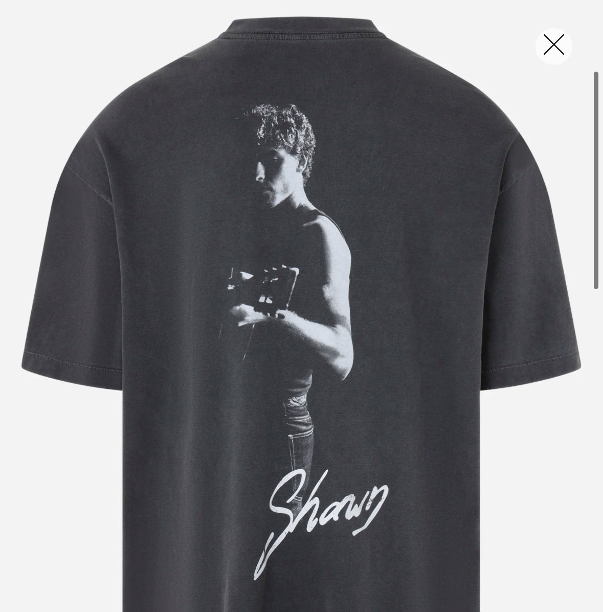 shwnwrong's tweet image. achei belíssima senhorita renner 

link: lojasrenner.com.br/p/camiseta-ove…