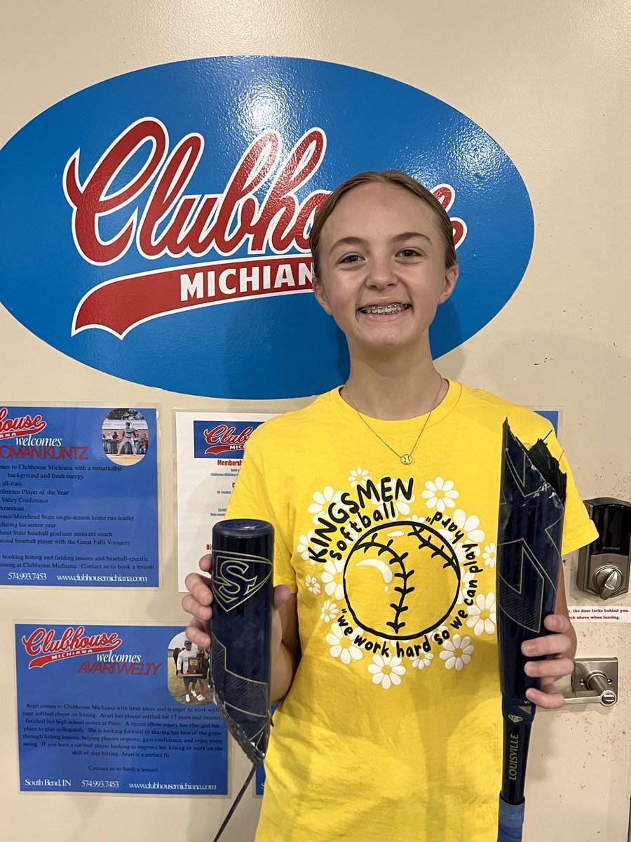 EmmaKerr2030's tweet image. 🔥💛🖤Broke my second bat today!!!!🖤💛🔥 #LXT @IowaPremierFP @OliviaPazIPF @PaigeShannonIPF @Rob_Coffel @PrepSoftball @ExtraInningSB @LegacyLegendsS1 @sluggernation @ScoutUrecruit @SusanK_ScoutU @fastpitchwatch @FastpitchAthRec @YAthletesF @ZacharyBeth @PSB_PennHS @LineDsoftball