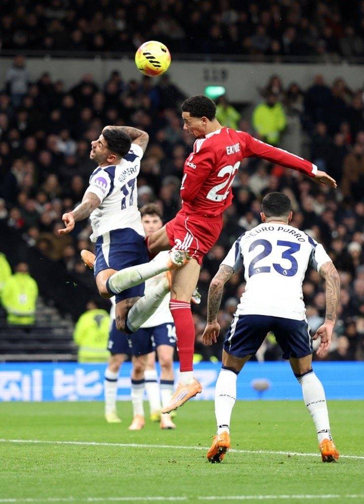 هوغو إيكيتيكي عن هدفه أمام توتنهام: "أرسل فريمبونغ عرضية رائعة، وأعتقد أن المدافع لمس الكرة، لا أنكر أنني كنت محظوظاً بعض الشيء، الأهم هو النقاط الثلاث. 