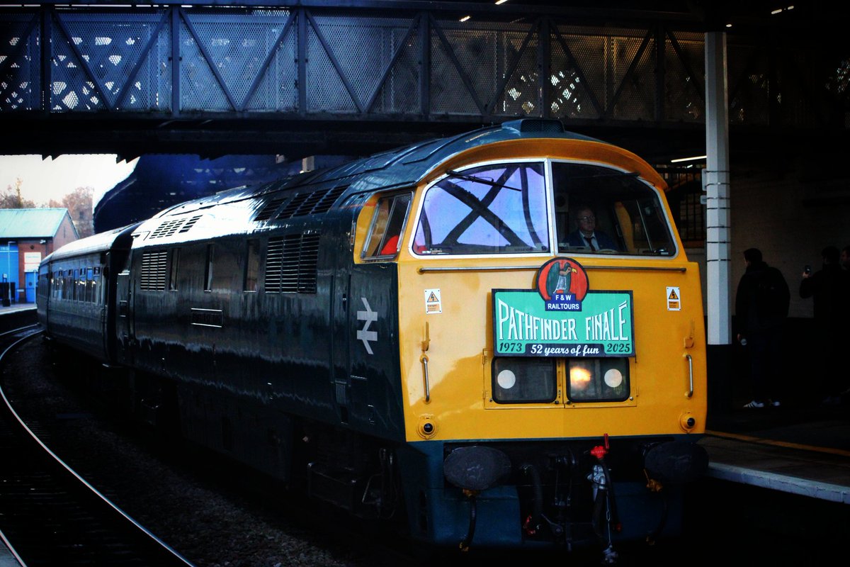 bennylocks95's tweet image. The Pathfinder Finale 1Z52 0550 Salisbury to Lostock Hall Jn D1015 class52 - 57314 at Cheltenham spa 20.12.15 #class52 #pathfinder #railtour #finale #class57 #d1015 #westernchampion #station #cheltenhamspa #1z52 #photos