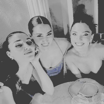 evemkaelson's tweet image. ᅟᅟ
ᅟᅟᅟᅟ
ᅟᅟ
ᅟᅟᅟᅟᅟᅟᅟᅟ
ᅟᅟᅟᅟ⠀⠀⠀⠀ ⠀
⠀⠀⠀⠀feliz    aniversário    para  minhas  gêmeas  favoritas.  eu  amo  vocês,  irmãs.  mais  do  que  eu  poderia  descrever  aqui.        ;     🩶🎂      ゛
⠀⠀⠀⠀