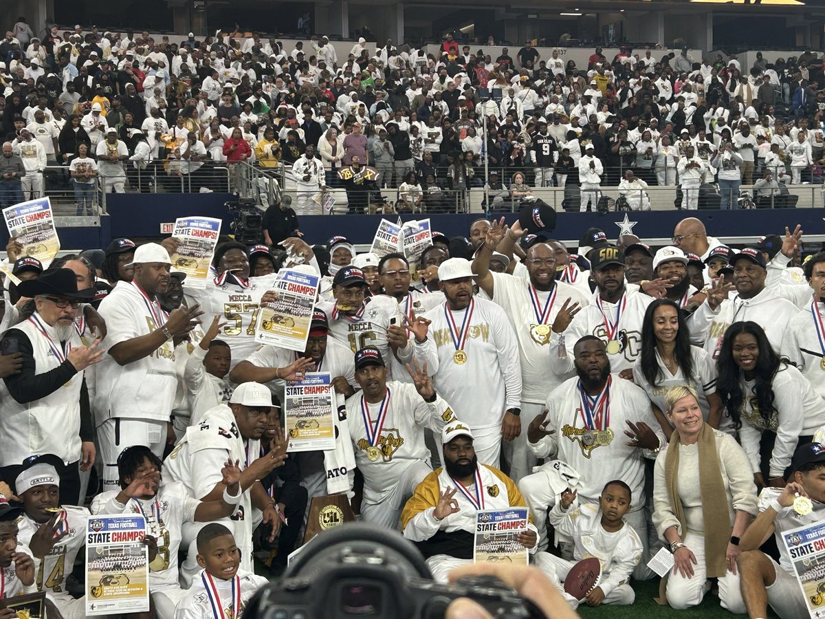 South Oak Cliff is your 5A Division II state champion for the third time in five years.
#txhsfb <a href="/SportsDayHS/">SportsDayHS</a> <a href="/dallasathletics/">Dallas ISD Athletics</a> <a href="/SOCGoldenBearFB/">SOC Football</a>