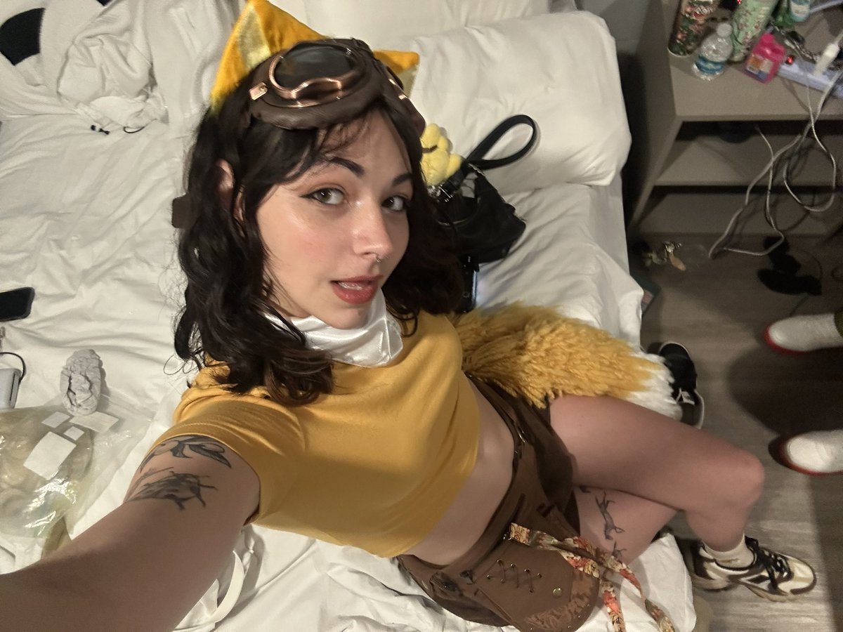 crowcuta's tweet photo. life is about dressing up and being silly https://t.co/gxyUWaxDzd