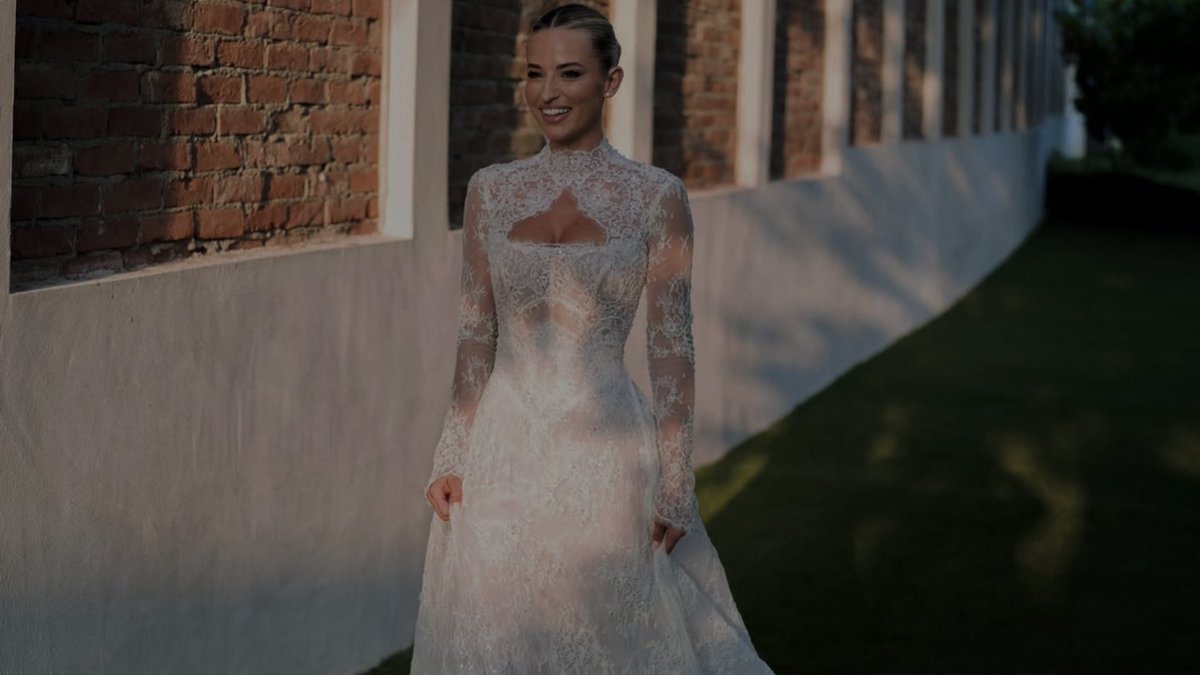 my favorite dress of all time. ♡
open.spotify.com/track/6z9wKCyC…