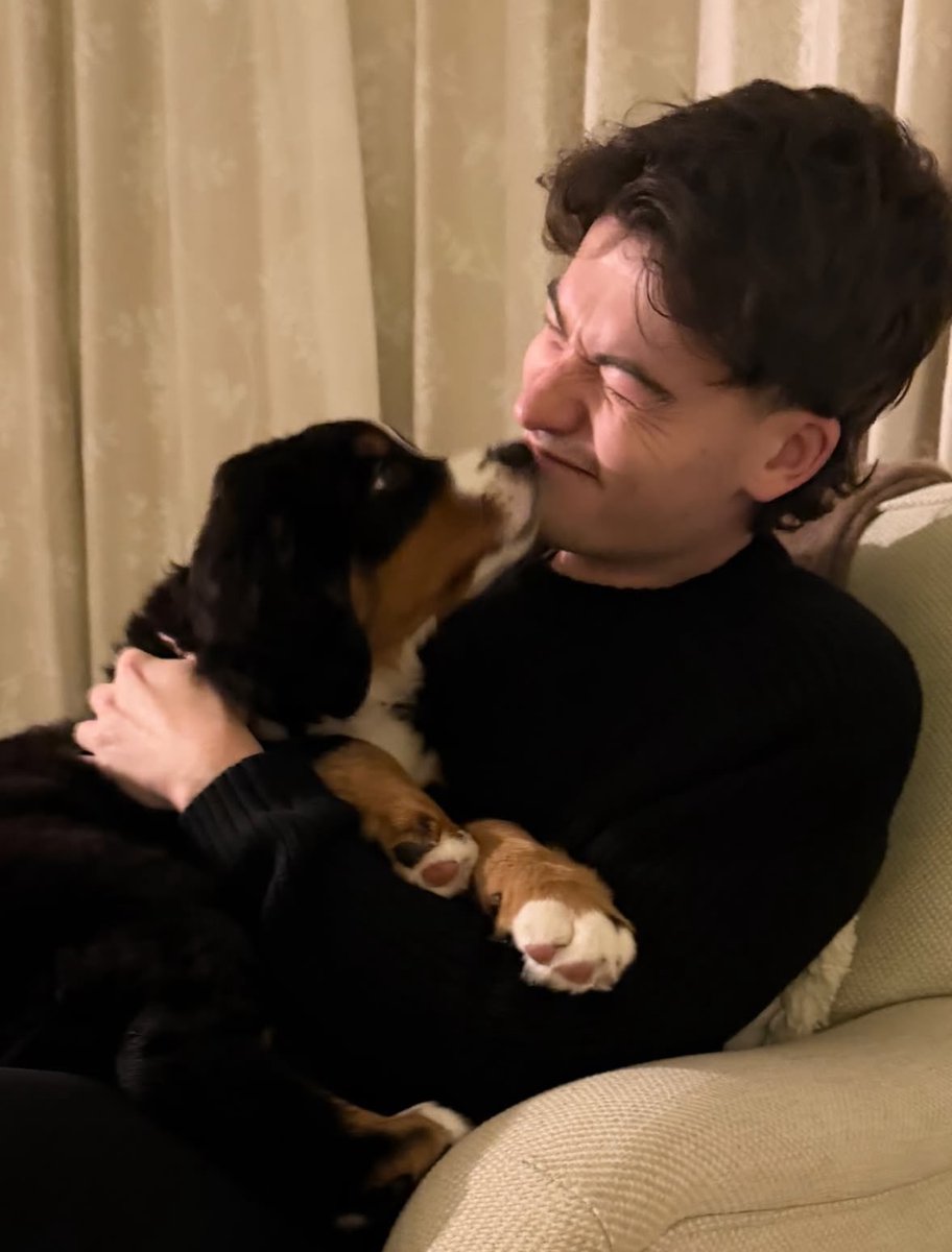 phancoms's tweet image. everyone shut up rn