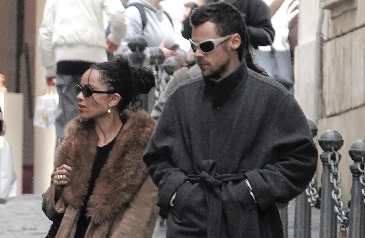 favspopculture's tweet image. harry styles &amp;amp; zoe kravitz serving looks together
