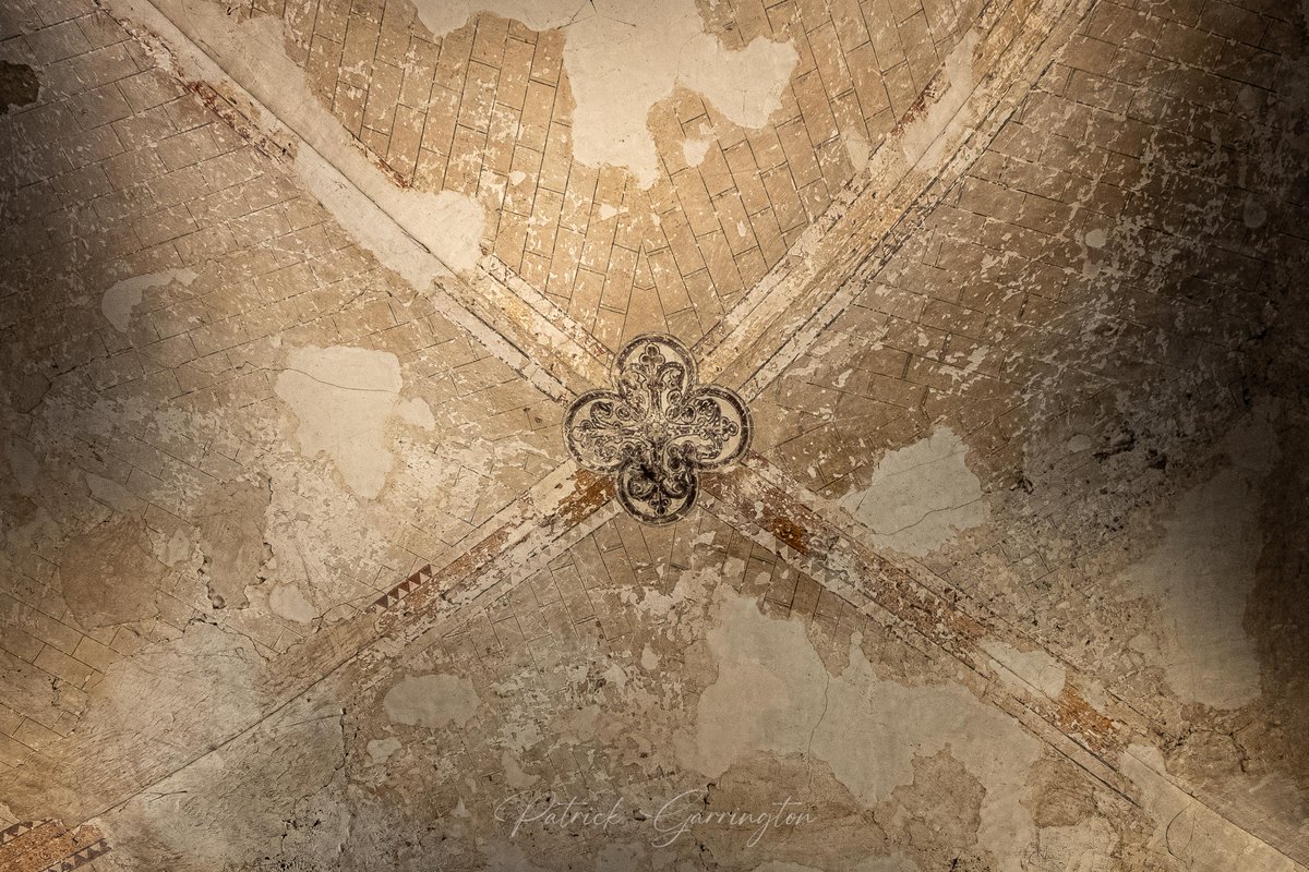 JPG_1969's tweet image. Norwich Cathedral wall-paintings. Old! #norwich #cathedral #windows