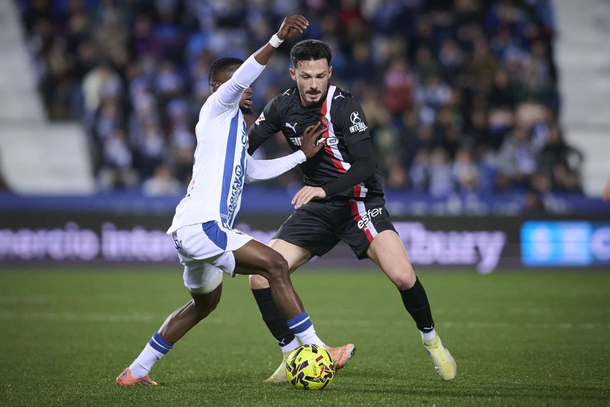 Padrelard0's tweet photo. Independientemente de las tres victorias consecutivas, de la forma en la que se llega al parón, y del futuro mercado de fichajes, creo, que la mejor noticia de todas, es la recuperación de Jesús Bernal.

Hoy ha estado de escándalo en Butarque. Enhorabuena @jesusmuni10 https://t.co/lH8qmHJVaP