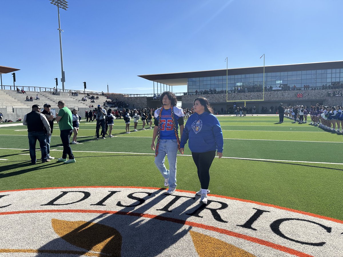 Victor A. Lara tweet media