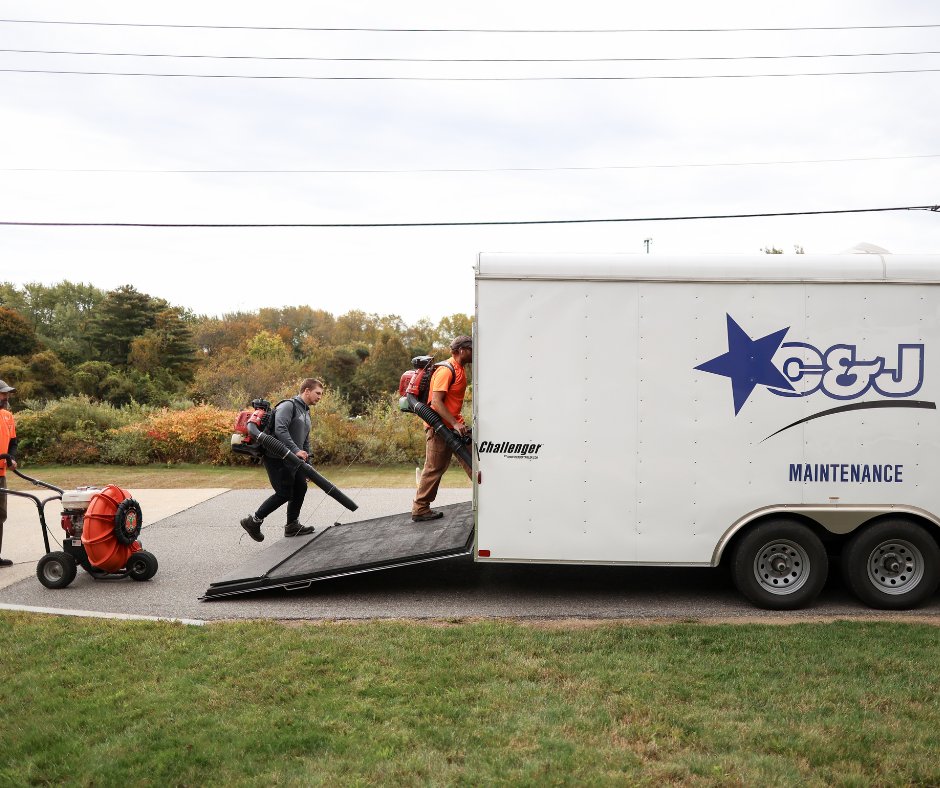 CJBUSLINES's tweet image. At C&amp;amp;J it's every detail of your ride that matters to us. 🚌✨

From cleanup to maintenance work, our crew makes sure every corner of every terminal is welcoming, safe, and ready for passengers. Your smooth, comfortable journey starts here!

#WhyCJ