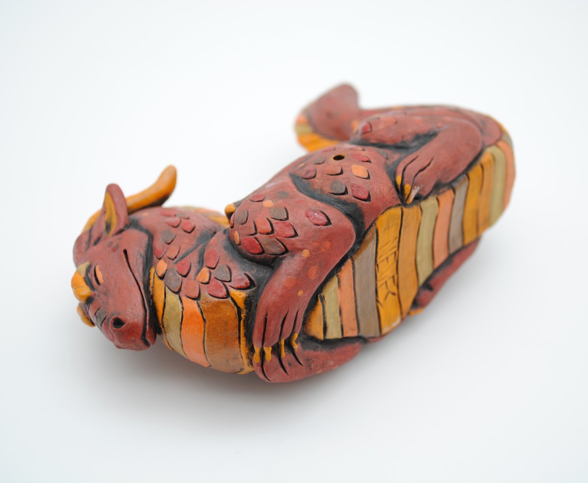 🍁autumn dragon pipe 🍂
🔺6 white stoneware, underglaze, glaze