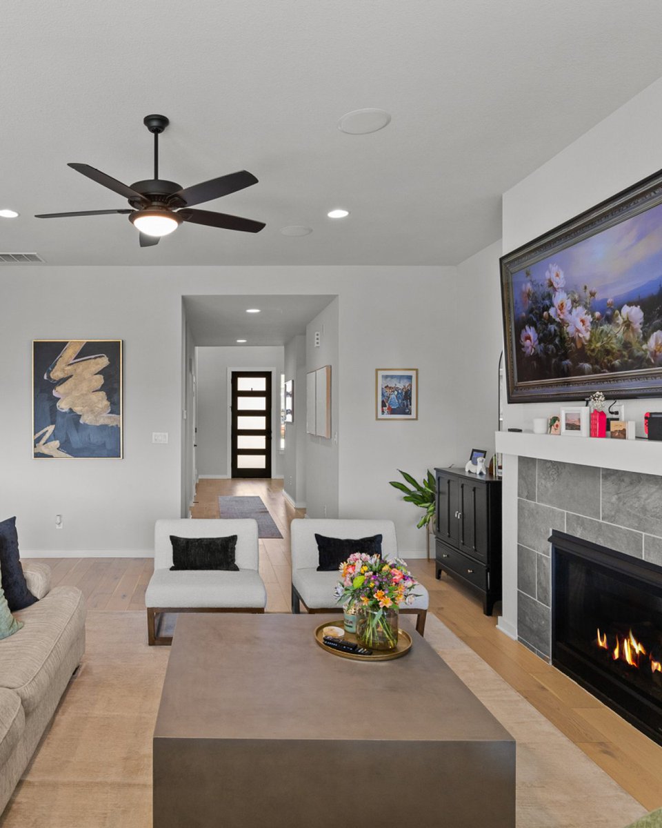 SchraderGroup's tweet image. Fireplace season is here. 🔥
Perfect for holiday gatherings and quiet winter nights.

Comment FIREPLACE to see available homes. 🏡

#SanAntonioRealEstate #TheSchraderGroup #Fireplaces #CozyHome