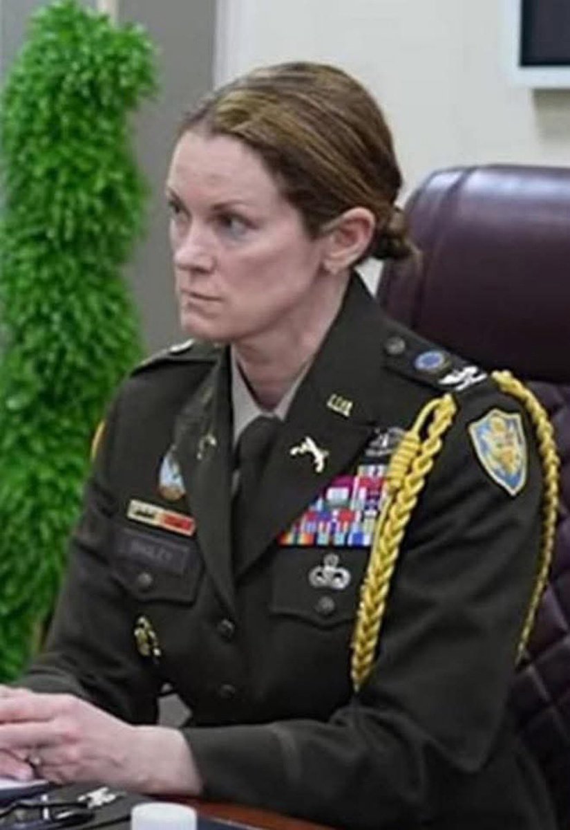 العقيد (ستيفانا باغلي ) بس وصلت بغداد نزعوا ولد الشايب!
عيب على ولد الشايب تنزعهم بنية !