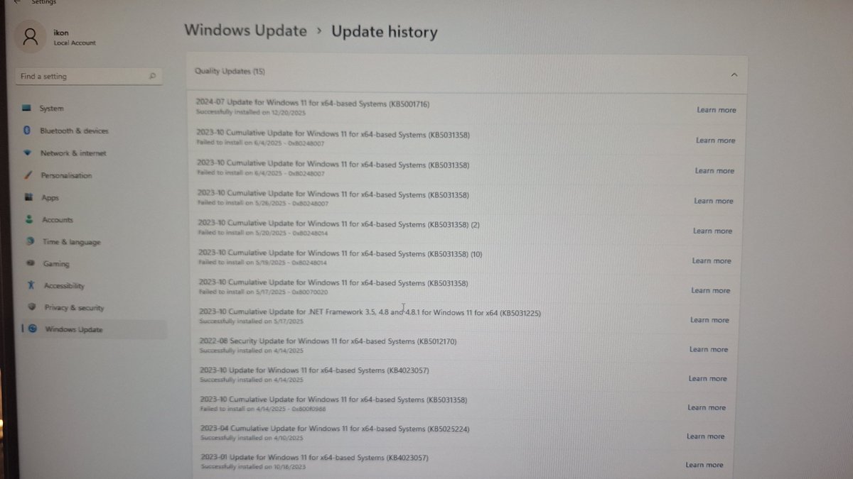 Observing_u's tweet photo. @LuLuHyperSA I bought a 2 in 1 computer but it shows the files in the download folder. And windows was already activated with settings. ? https://t.co/x5adioJxqn