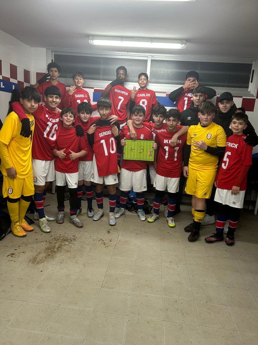 ¡Victoria del Infantil F! 💪⚽🔥
Orgullo enorme por estos chicos: trabajo 🏃‍♂️💨, compañerismo 🤝💙 y corazón ❤️⚽ en cada jugada. 👏🙌
Seguid disfrutando 😄⚽, aprendiendo 📚✨ y creciendo juntos 🌱❤️. ¡Así da gusto! ❤️🔝🎉🏆

#CanteraRealÁvila #FamiliaRealÁvila  #VamosRealÁvila