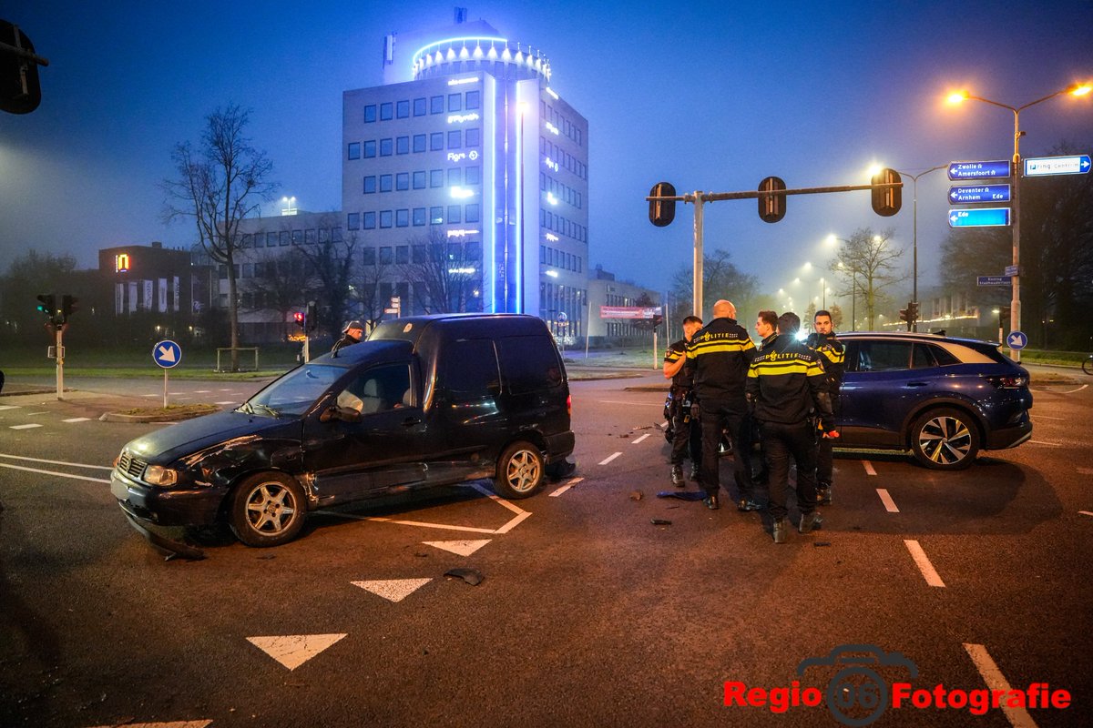 Veel schade na ongeval op kruising Koning Stadhouderlaan Apeldoorn