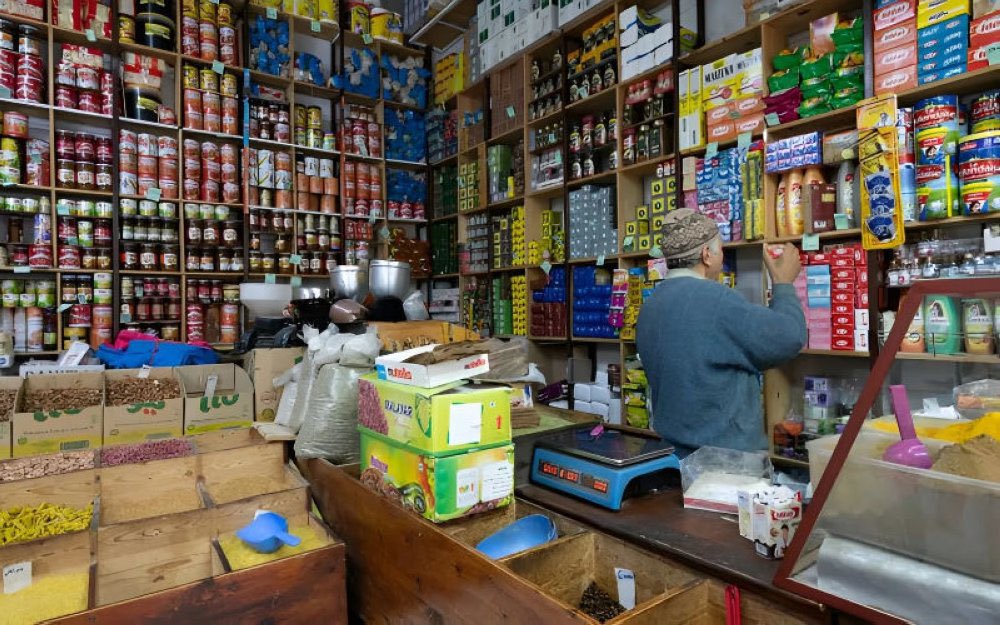 Les frères qui vont assister à la CAN, pensez à consommer un maximum local, restos de quartier, taxis, petits commerces…
Beaucoup de familles comptent sur cette compétition pour vivre mieux.
Donnons au peuple, pas aux grosses enseignes déjà riches. 🤝
#CAN2025 #Morocco2025 🇲🇦