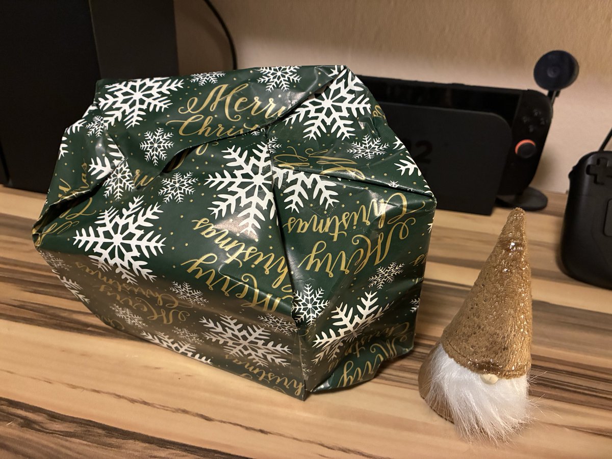 Dank <a href="/tomatolix/">Felix</a> weiß ich, wie man die härtesten Drogen der Welt nimmt, aber kann noch immer keine Geschenke verpacken. 🎁