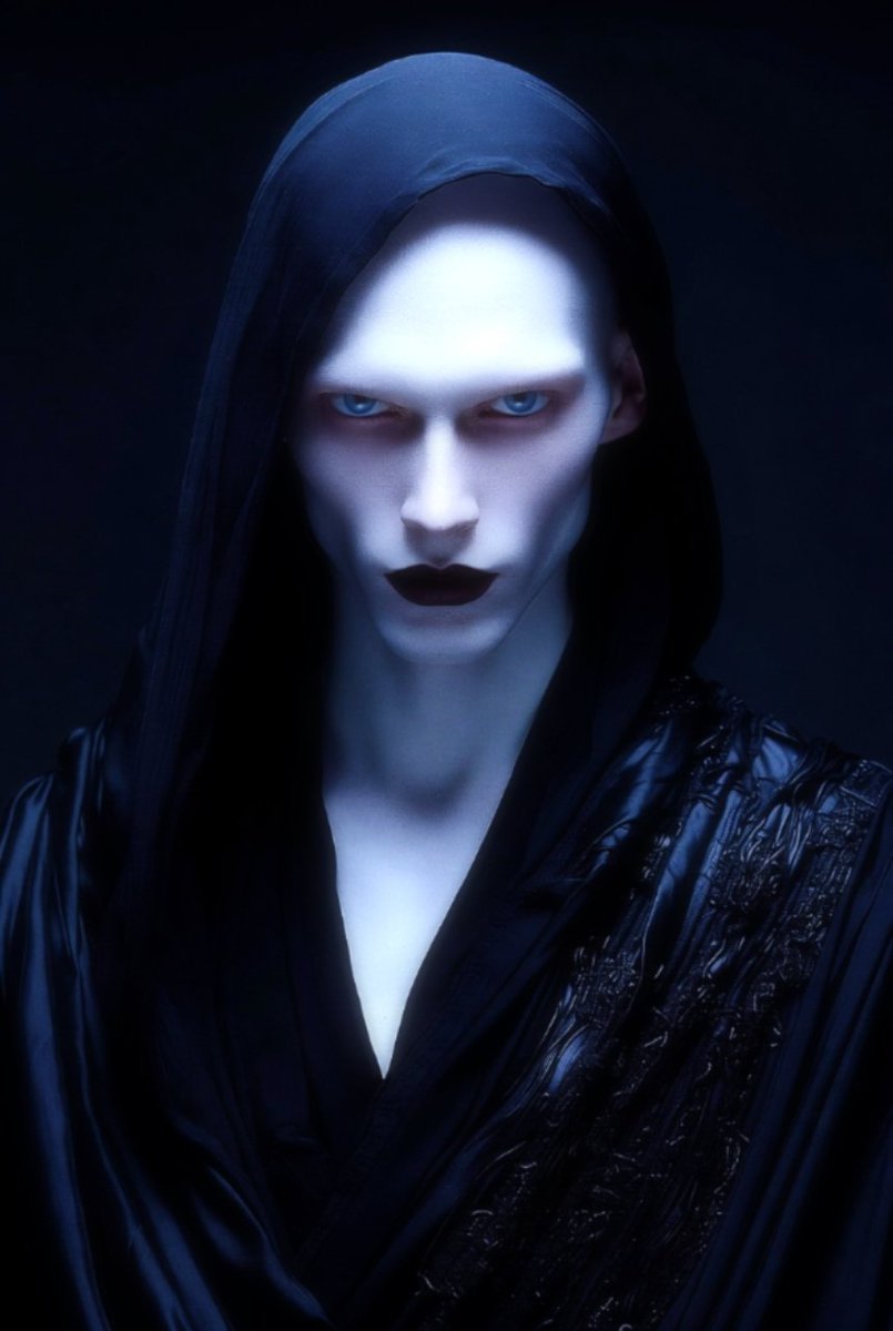 Look at the seemingly beautiful and gentle looking man on the left. Don't be fooled. His true form is shown on the right.

The Greek god Apollo is the Sirian man Oppisheklio, also known as Lucifer.