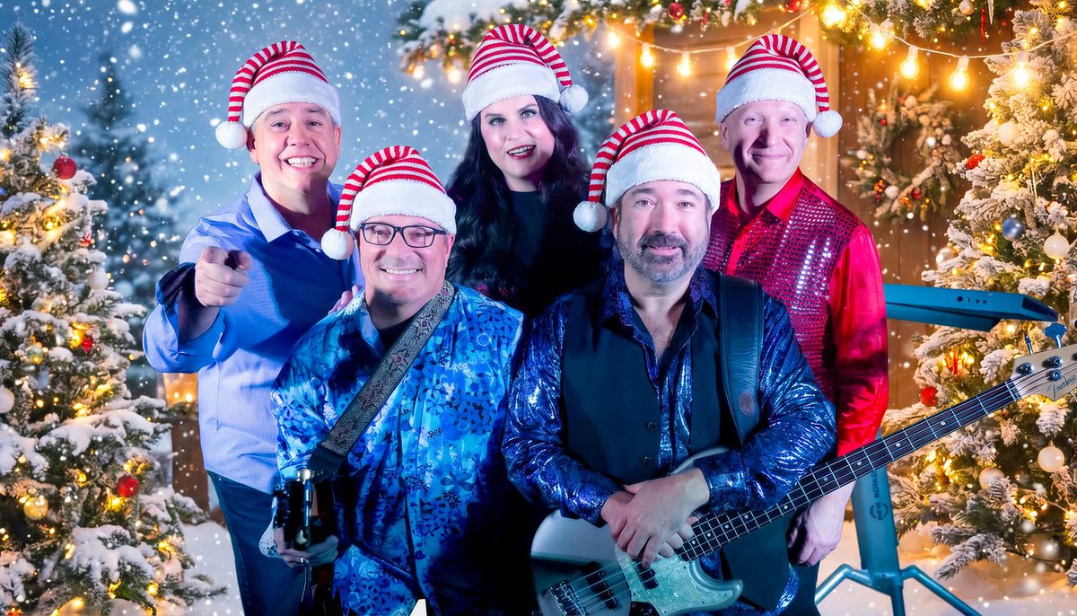 Illumin80s's tweet photo. From our family to yours, let us wish you the happiest of holidays, and the very best in the new year to come! https://t.co/nmIvxuNBKf