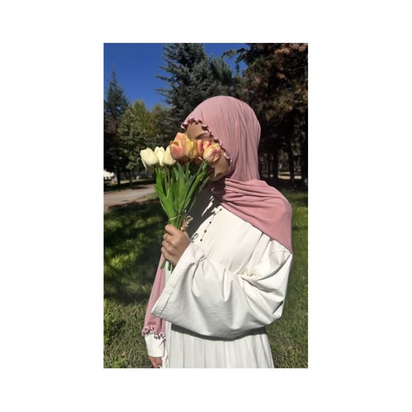 neelam2018's tweet photo. انسان سارے ہی خوبصورت ہوتے ہیں ،مگر بہار کی خوشبو کسی کسی میں سے آتی ہے__"♥🌸 https://t.co/i1GoCxFNiM