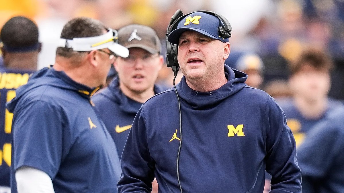 mzenitz's tweet photo. Michigan offensive coordinator Chip Lindsey has emerged as a leading candidate for the offensive coordinator job at Missouri, sources tell @CBSSports.

Before Michigan, was OC at North Carolina with Drake Maye, the OC at UCF and head coach at Troy. https://t.co/fPmtiWLctd