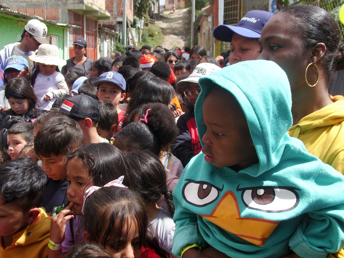 BendicionesVida's tweet image. Nos comprometemos con la comunidad a seguir trabajando de manera cercana, solidaria y participativa, apoyando iniciativas que promuevan el bienestar, la inclusión y el desarrollo integral de las niñas, los niños y sus familias.
