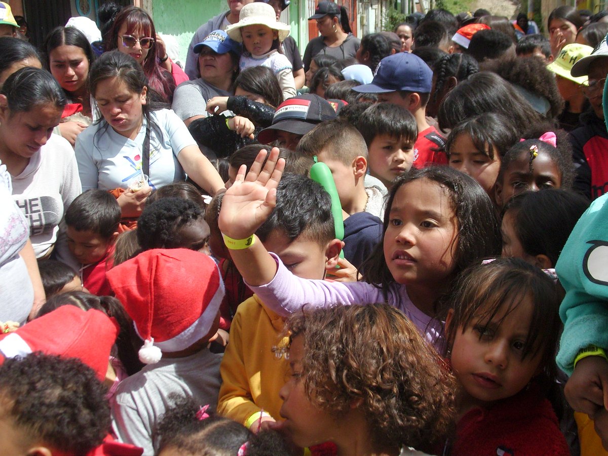 BendicionesVida's tweet image. Nos comprometemos con la comunidad a seguir trabajando de manera cercana, solidaria y participativa, apoyando iniciativas que promuevan el bienestar, la inclusión y el desarrollo integral de las niñas, los niños y sus familias.