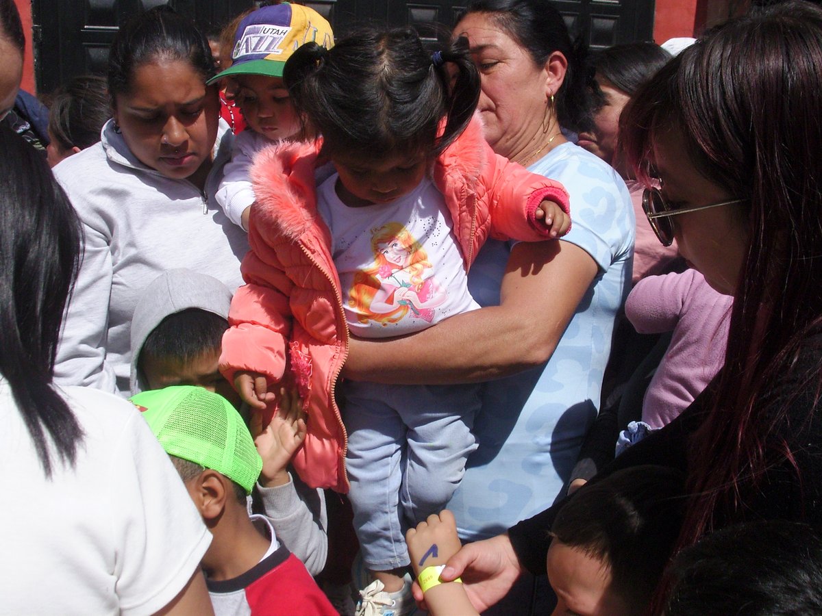 BendicionesVida's tweet image. Nos comprometemos con la comunidad a seguir trabajando de manera cercana, solidaria y participativa, apoyando iniciativas que promuevan el bienestar, la inclusión y el desarrollo integral de las niñas, los niños y sus familias.