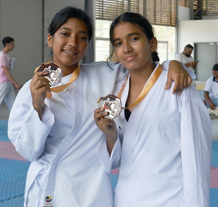 En el complejo deportivo de San Rafael se convirtió este sábado 20 de diciembre de 2025, en el escenario de un emocionante Campeonato de Karate do, que reunió a más de 30 atletas de diferentes clubes de la provincia de Esmeraldas y zonas aledañas.