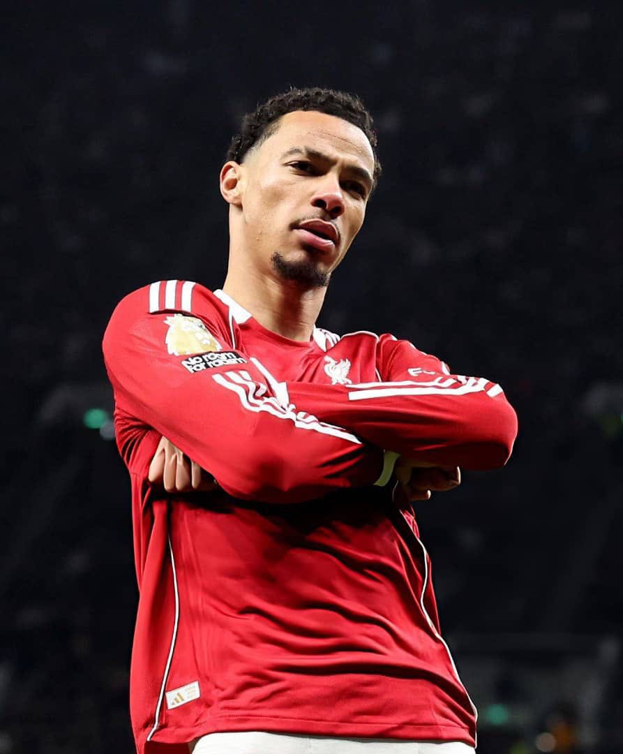 يلعب براحة كبيرة وكأنه بتمرين مع اخوياه مش مباريات في دوري الابطال والدوري الانجليزي ثقة كبيرة امكانيات عظيمة يلعب كل كورة وكأنه اخر كورة له صفقة الموسم اخي المسلم هوغو ايكيتيكي ❤️❤️