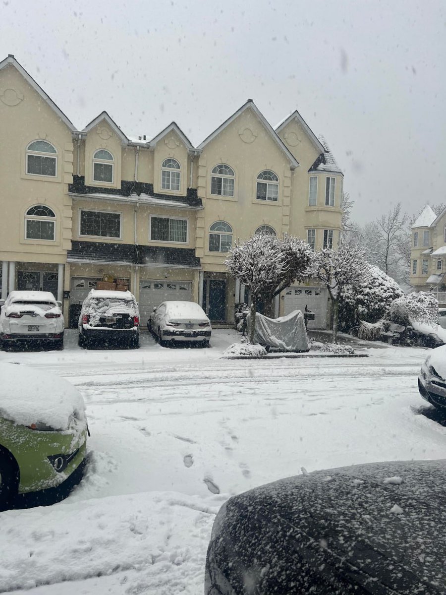 DanielDemarch's tweet image. New York Island wrapped in a blanket of white ❄️