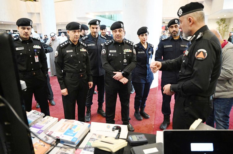 اللواء الوهيب: يوم الشرطة العربية يُجسّد وحدة الصف الأمني - «الداخلية» نظمت معرضاً بمناسبة «يوم الشرطة العربية الـ 53» في مقر الوزارة بمنطقة صبحان 