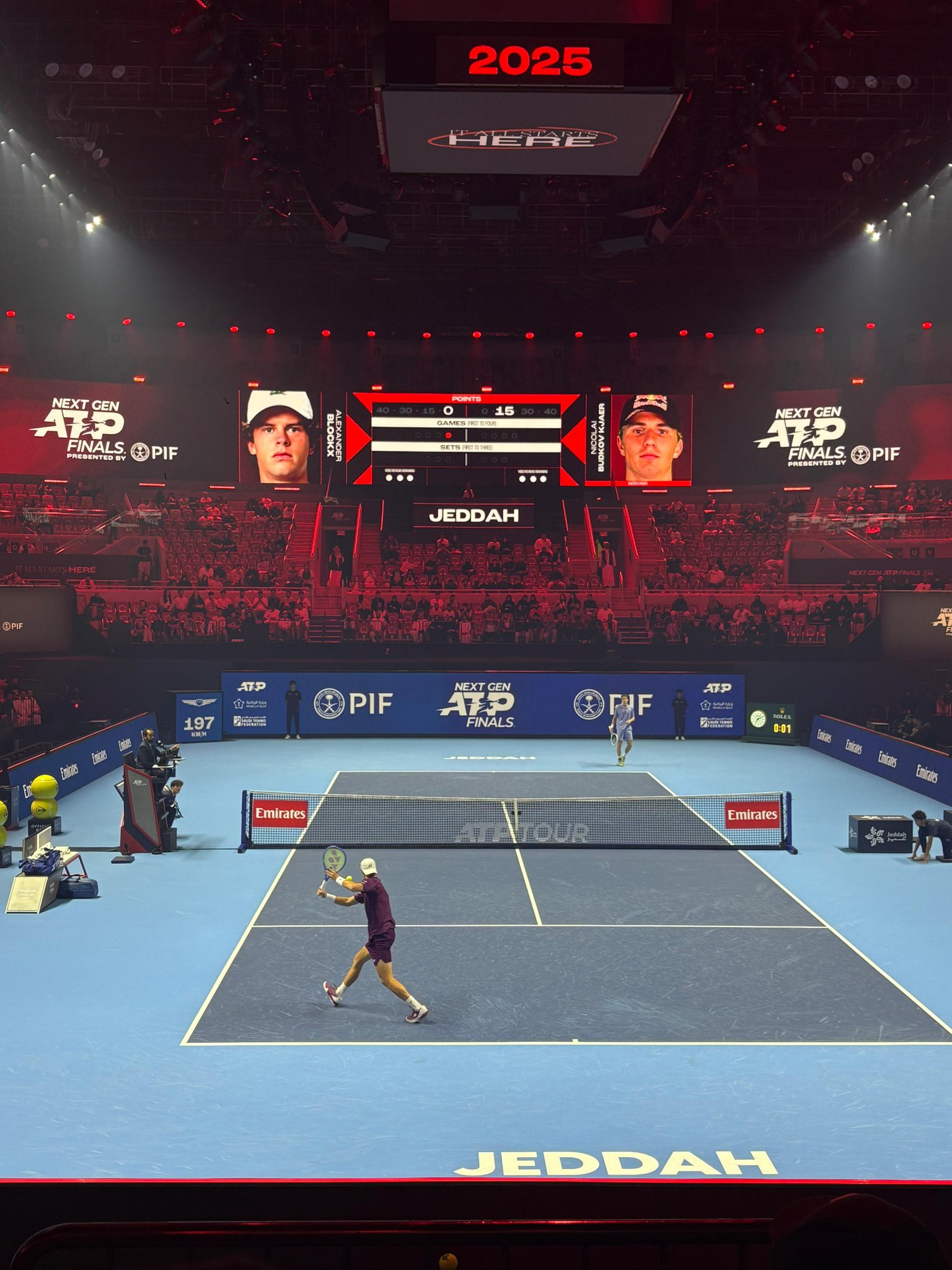 تنطلق مواجهات الدور نصف النهائي بلقاء البلجيكي ألكسندر بلوكس أمام النرويجي نيكولاي بودكوف كيير في جدة. #نهائيات_الجيل_القادم 